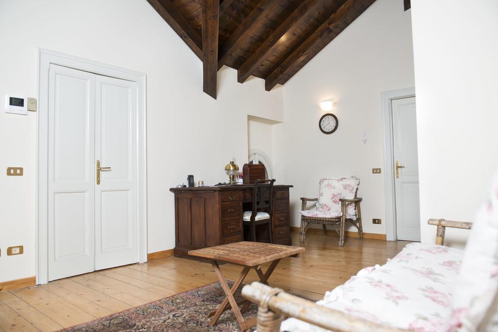 Villa Pinetina B&B Lasnigo Chambre photo